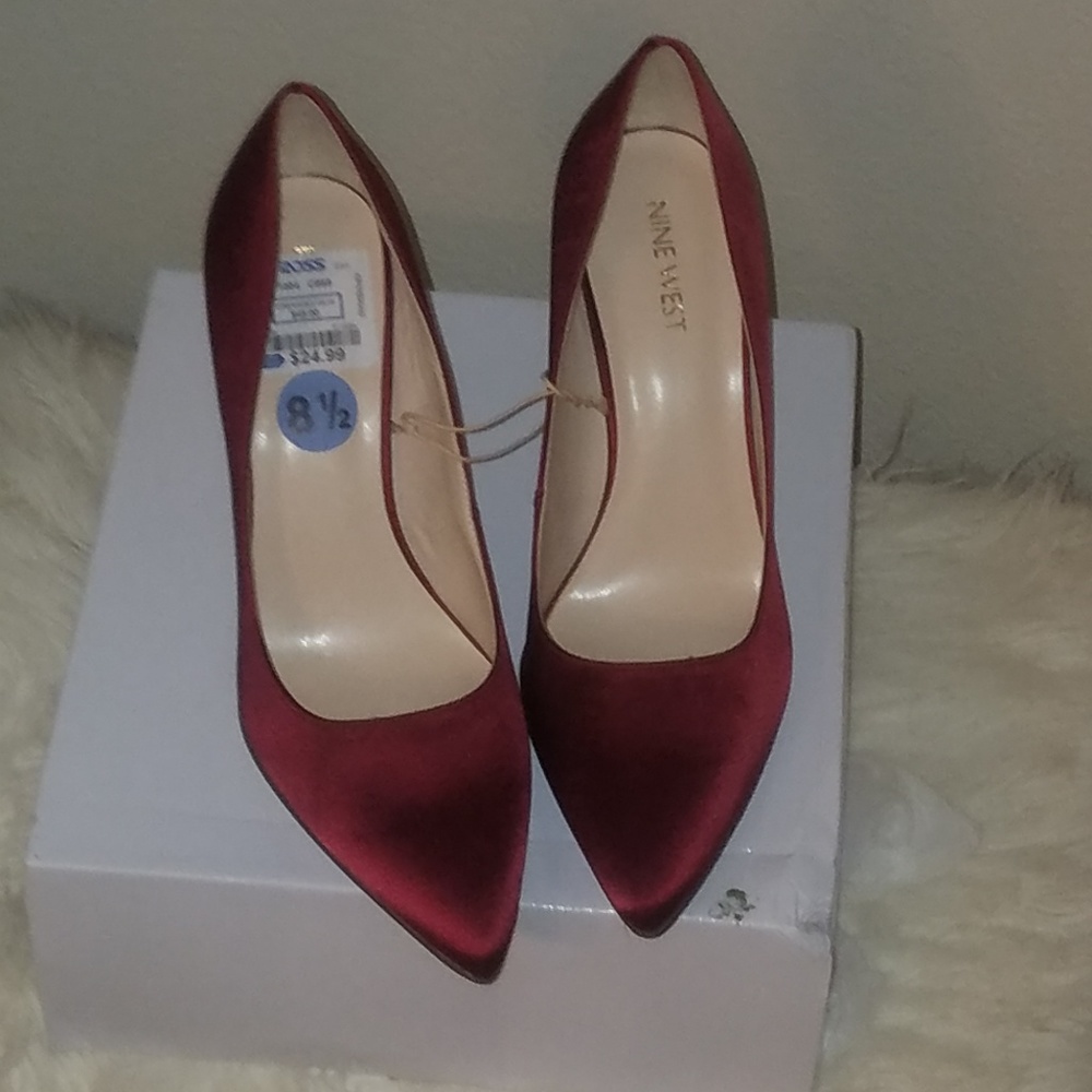 Satin red women's Nine West heel shoe